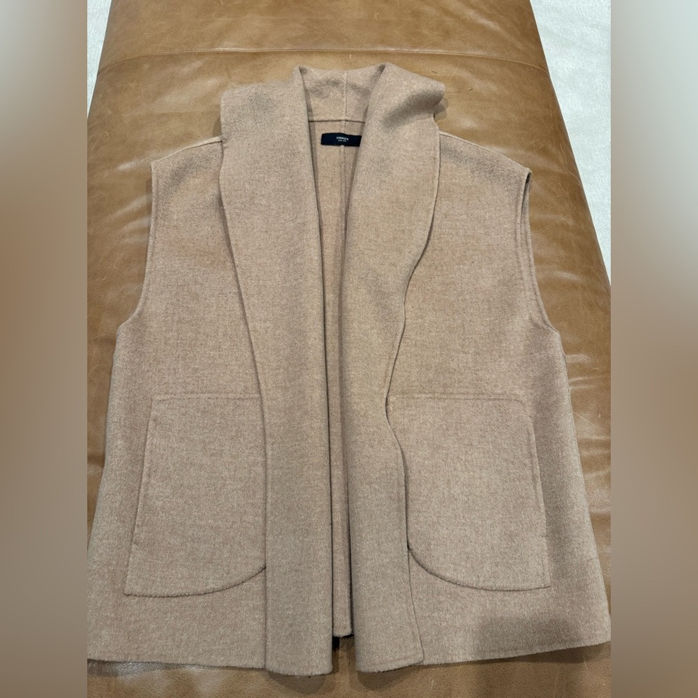 Uterque women’s tan vest size 6. Perfect conditions. Warm and cozy